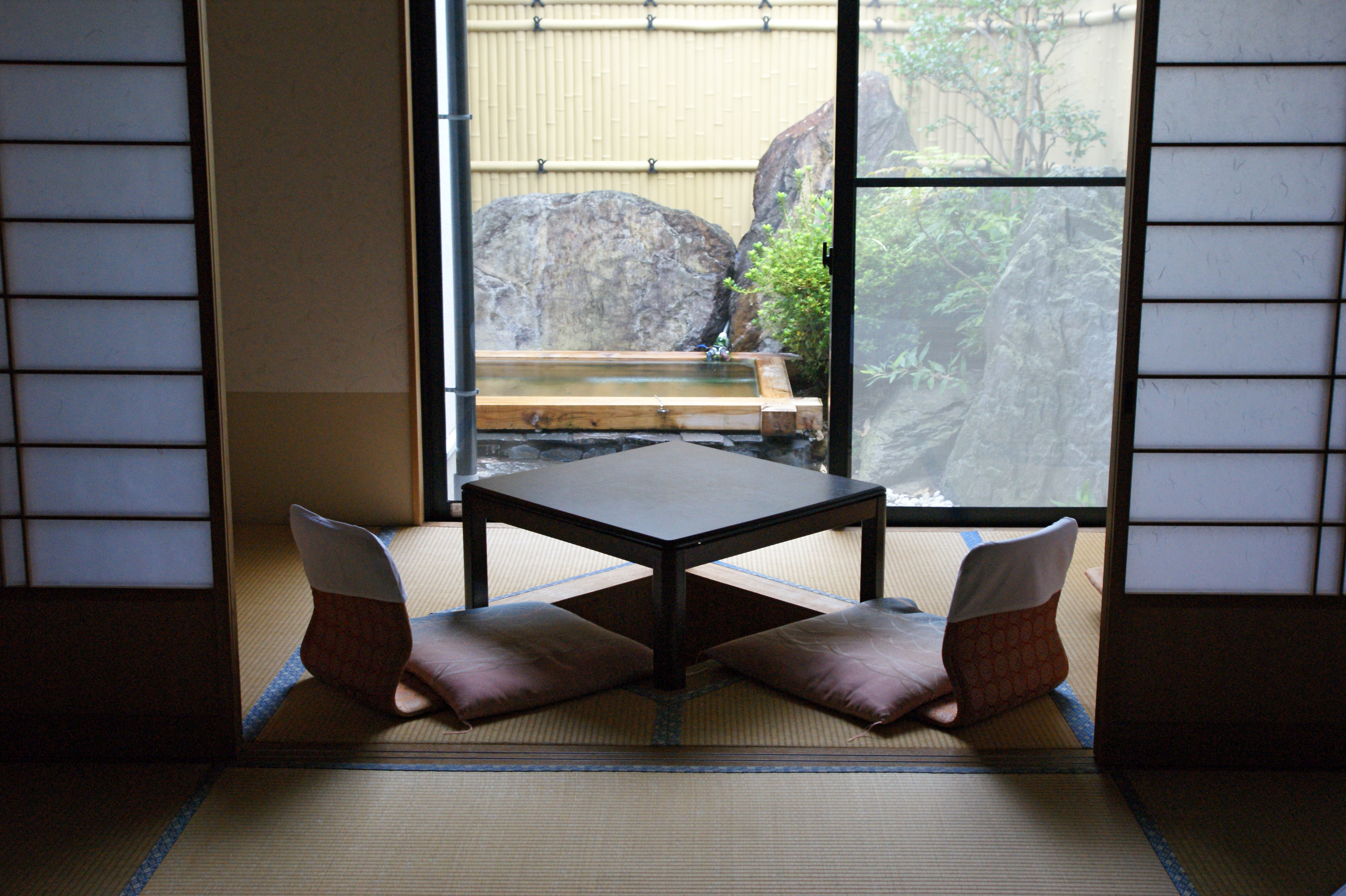 Столы в Японии