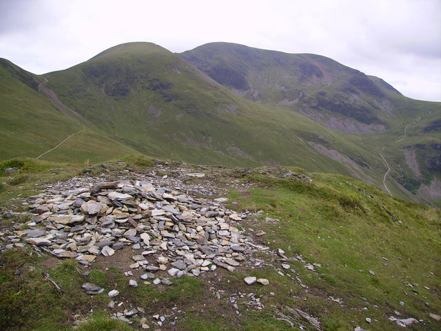 Summit Cairn, Outerside - geograph.org.uk - 501457