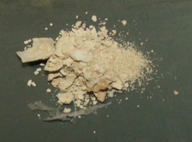 File:Tin(II) oxide hydrate (2).JPG