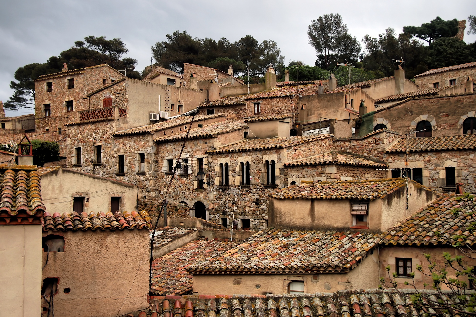 Mar 7. Muralla de la Vila Vella Испания.