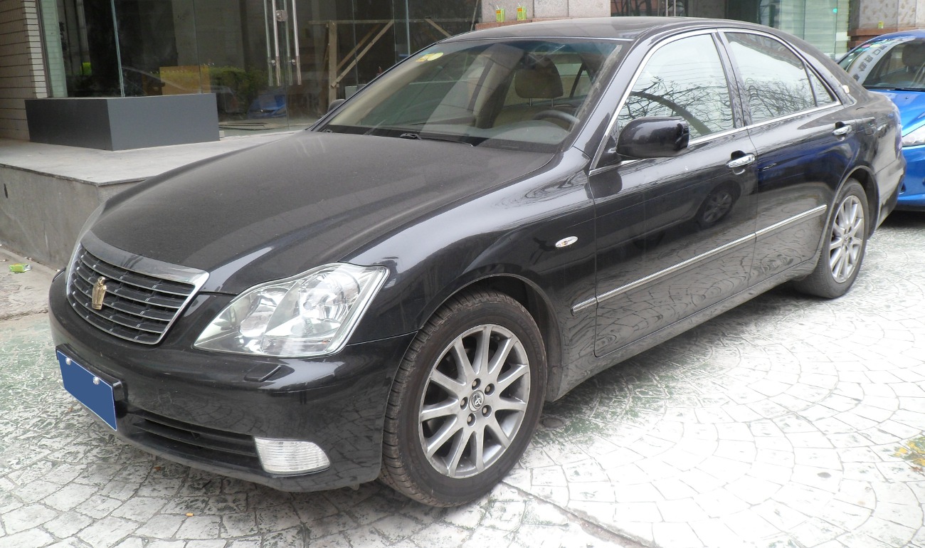 toyota crown s180 #2