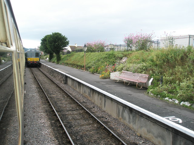 File:Trains pass in Washford Station - geograph.org.uk - 940781.jpg