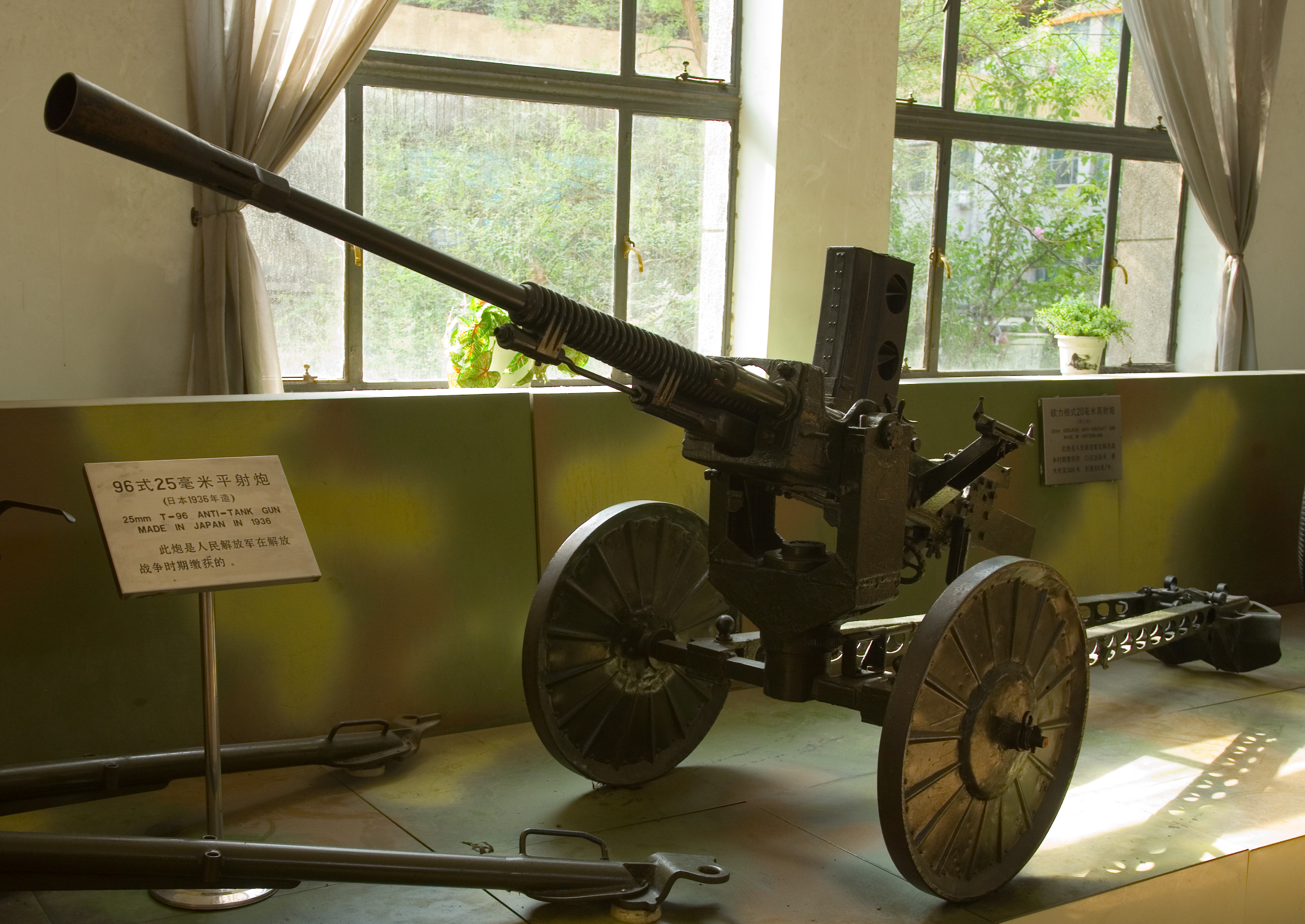 Type_96_Japanese_25_mm_gun_-_Beijing_Museum.jpg