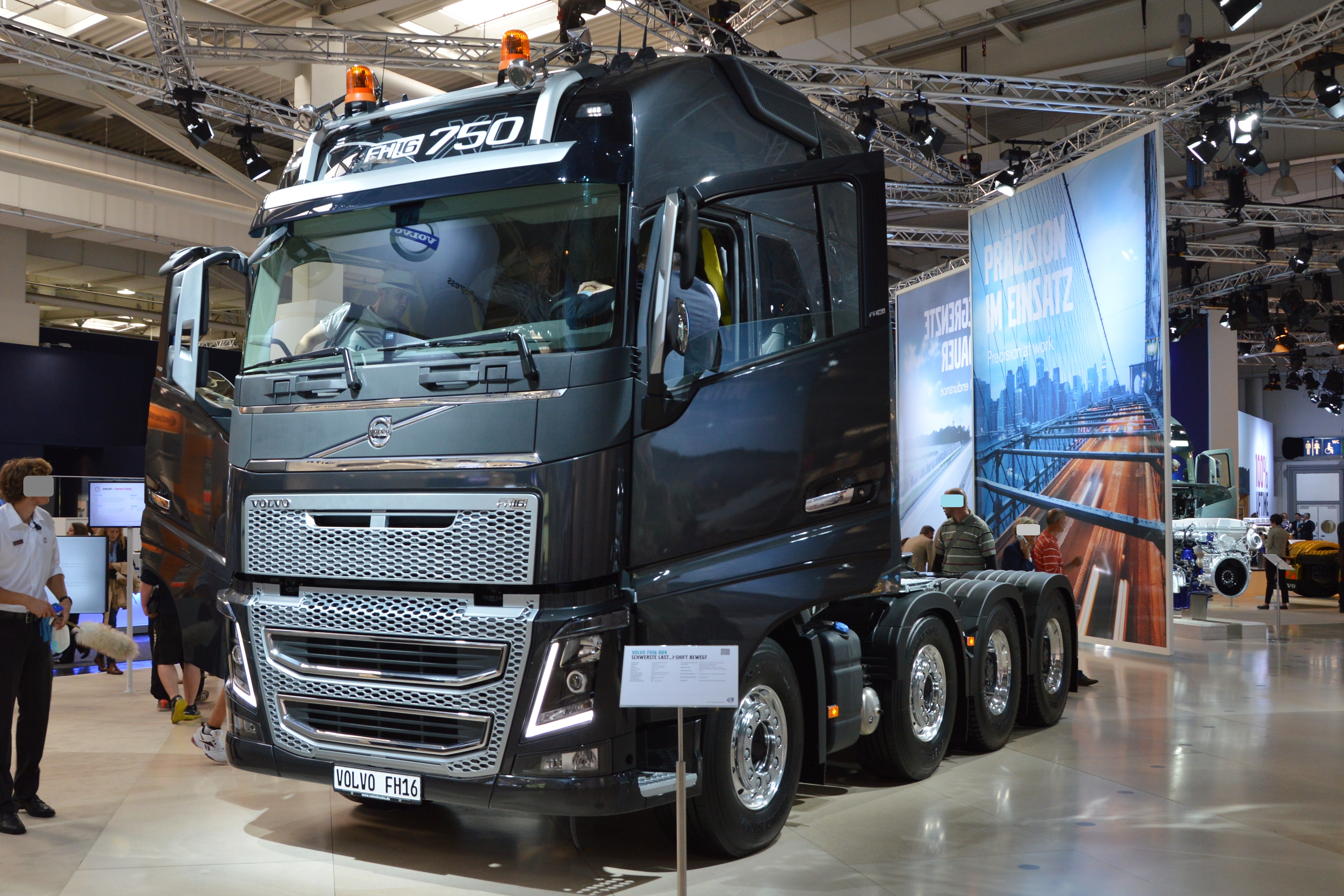 Fil:Volvo FH 16 8x4 2014. Spielvogel 4.JPG – Wikipedia