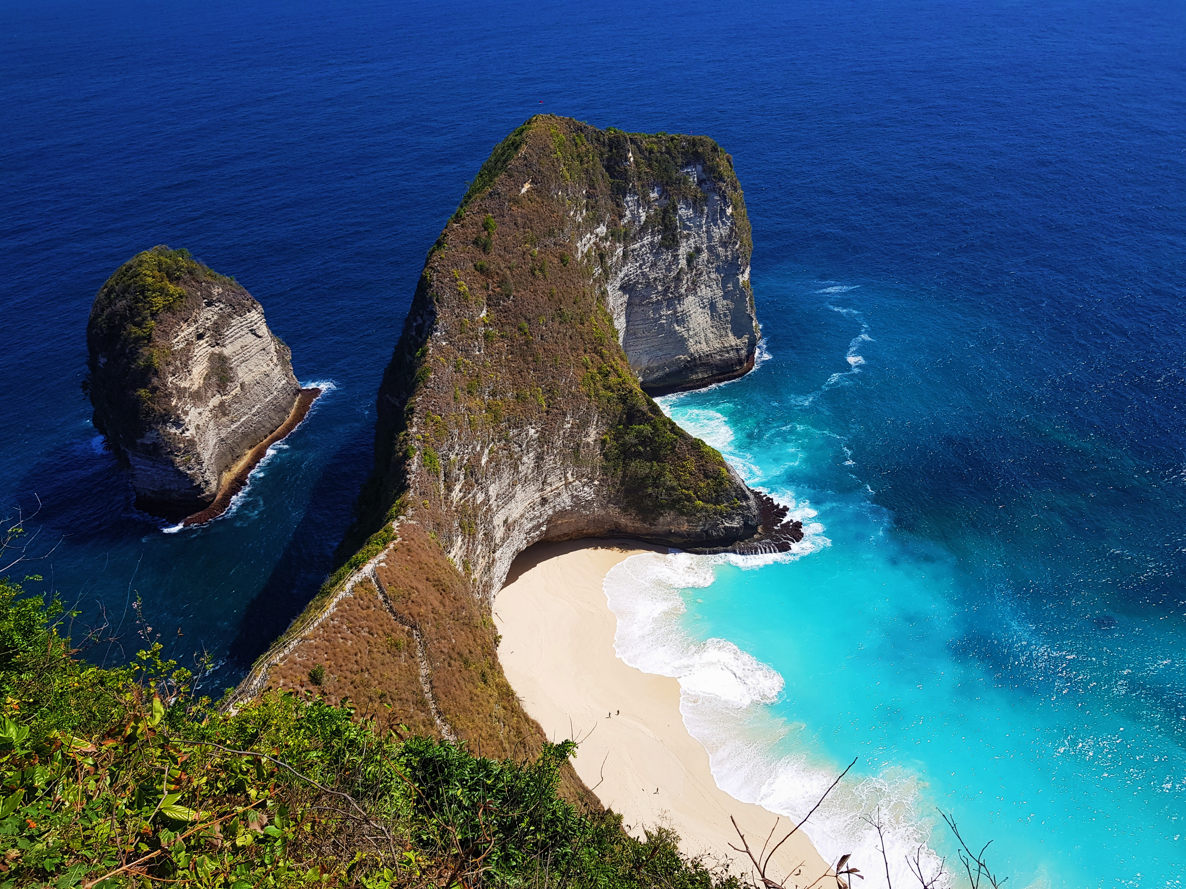 Нуса пенида бали. Crystal Bay Нуса Пенида. Crystal Bay Nusa Penida. Нуса Дуа Нуса Пенида разница. С какой стороны Нуса Пенида закат.