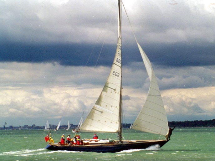 File:Yacht-Acclaim-Nicholson-55-southampton-water.jpg