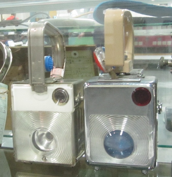 File:白光電器工業kkの小型合図燈 IMG 3780 150101tor h700.jpg