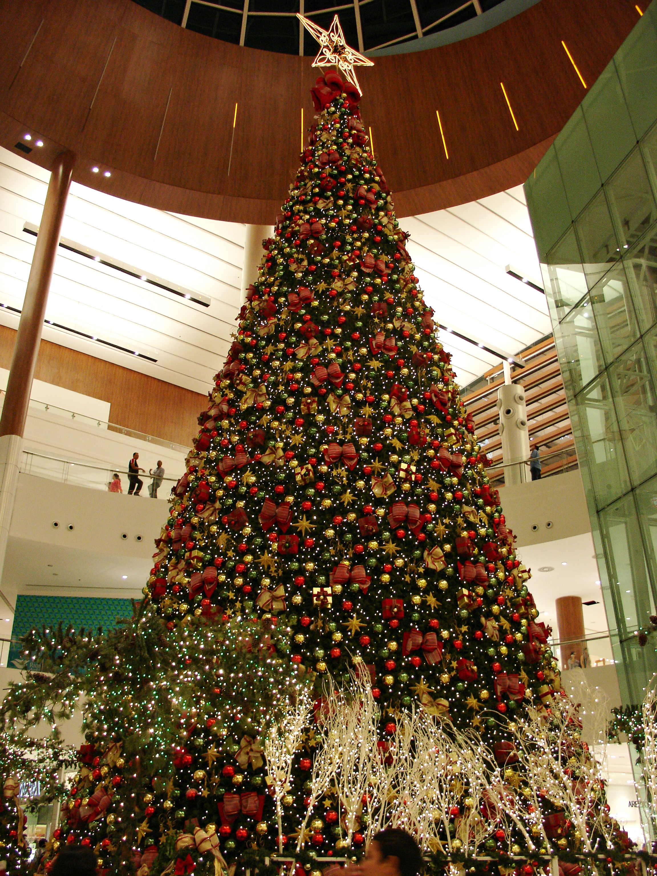 Ficheiro:Árvore de Natal no Shopping Center Rio  – Wikipédia, a  enciclopédia livre