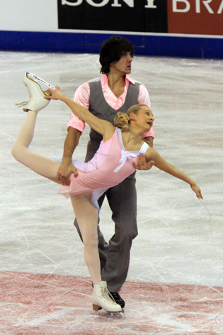 File:2009 Skate Canada Pairs - Maria MUKHORTOVA - Maxim TRANKOV - 4415a.jpg