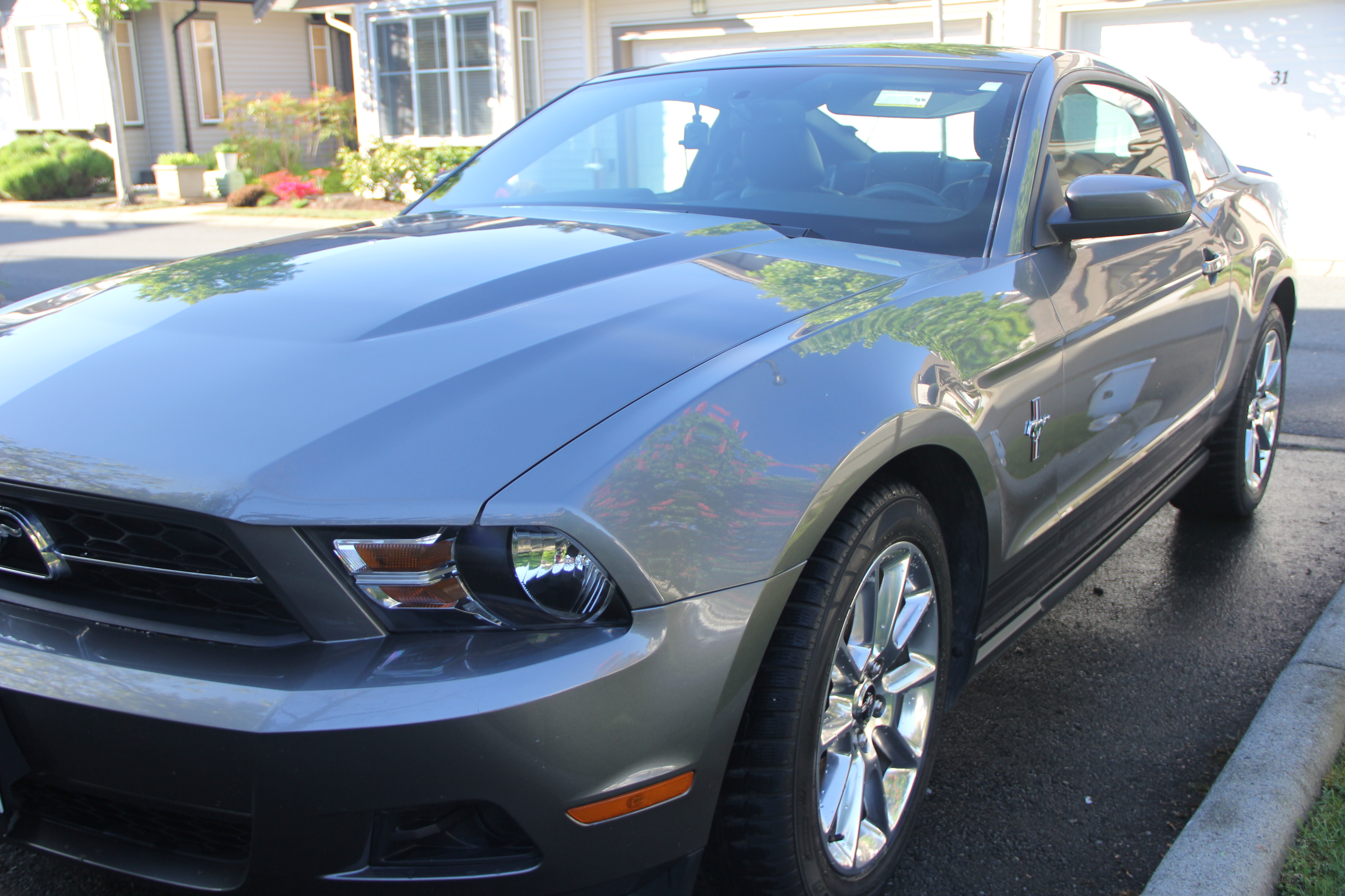 Ford Mustang 2010 с пламенем