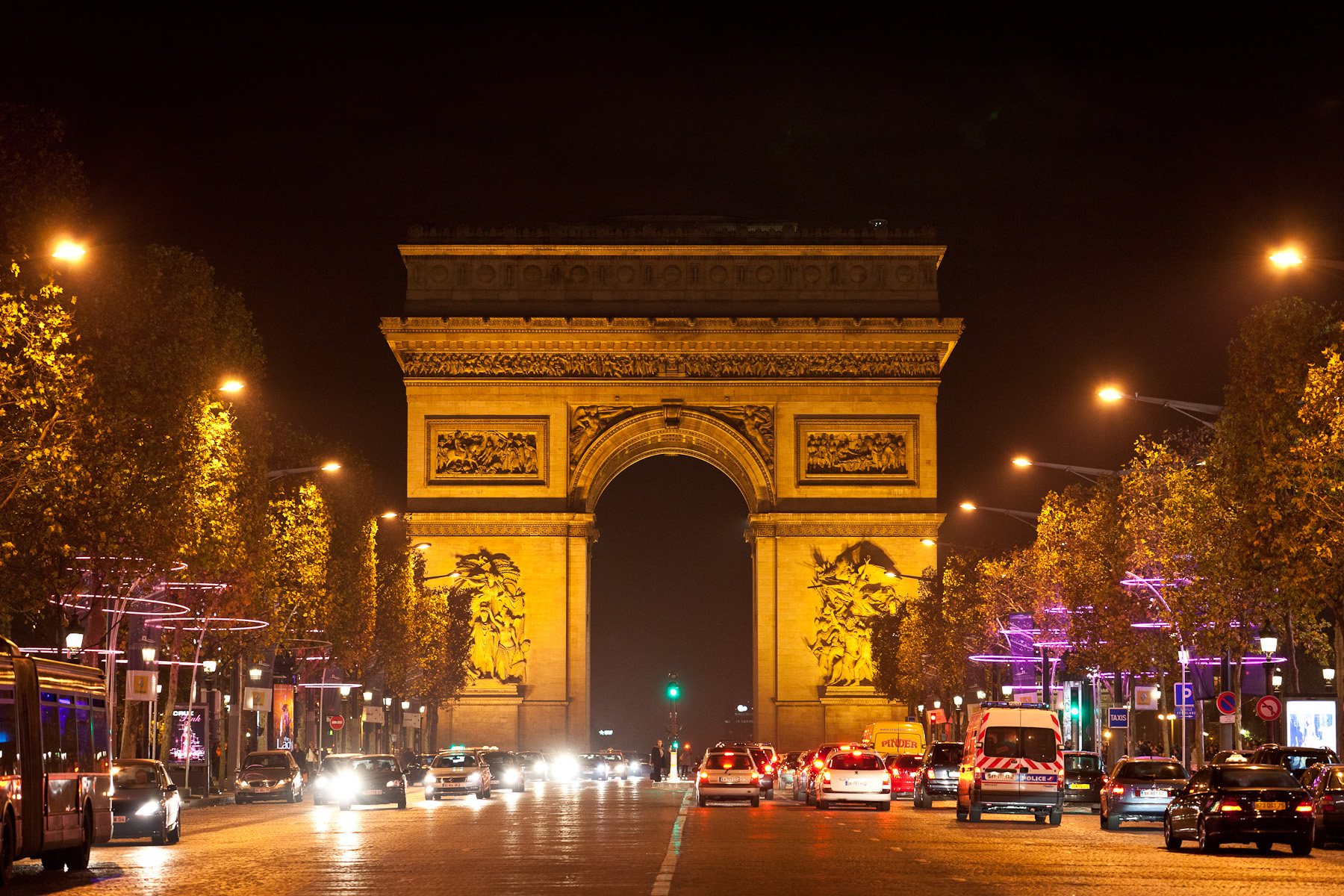 Триумфальная арка Париж подсветка ночью