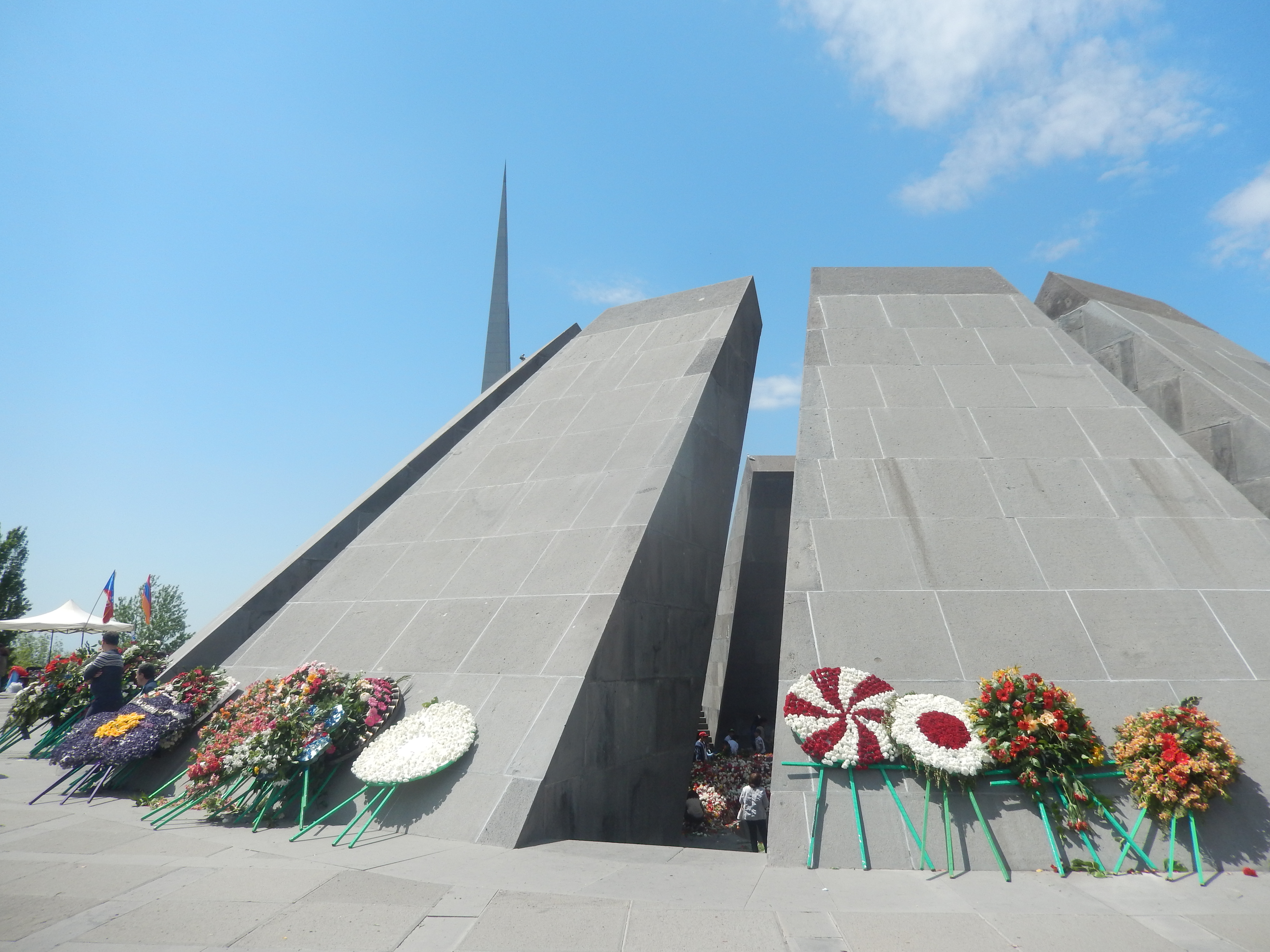 File:Armenian genocide Memorial, 2017 2 (1).jpg ...