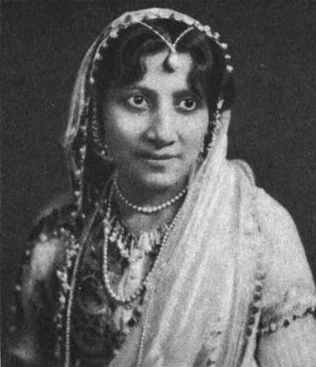 Atiya Fyzee Rahamin, from a 1921 publication.