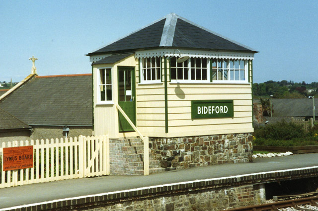 File:Bideford-signalbox.jpg