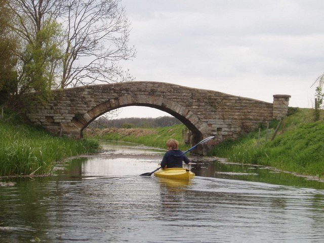 File:Bridge by White House - geograph.org.uk - 627911.jpg