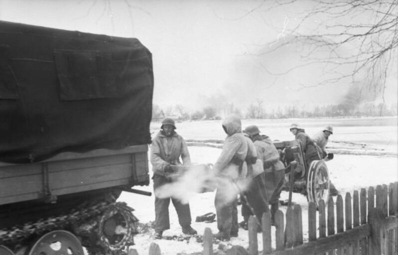 File:Bundesarchiv Bild 101I-090-3906-10, Russland, Raupenschlepper, angehängte Kanone.jpg