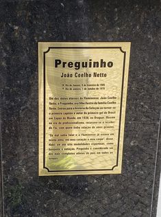 File:Busto de Preguinho placa.jpg