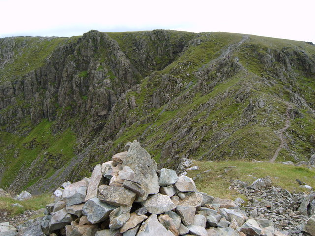 File:Cairn, Steeple - geograph.org.uk - 892118.jpg