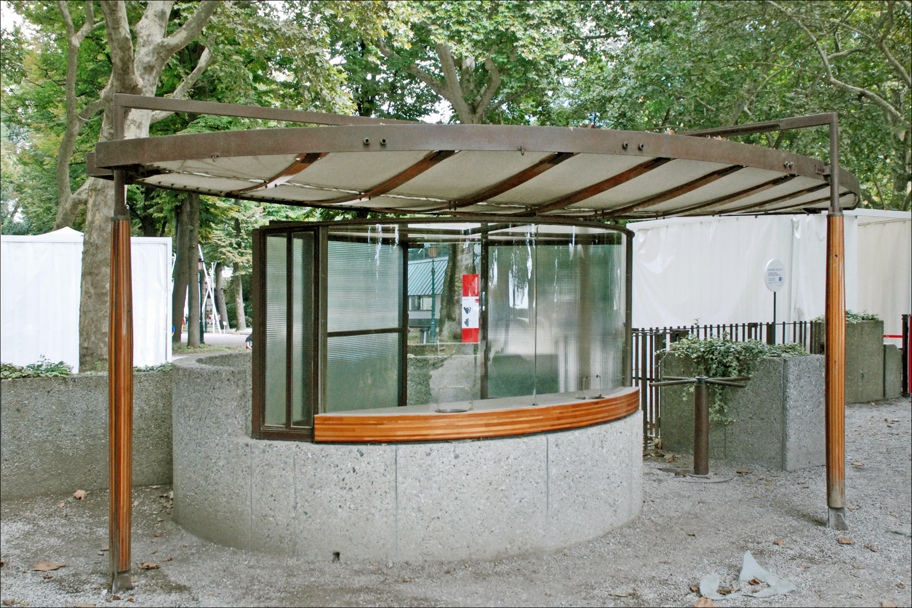 File Carlo Scarpa Stand Pour La Biennale De Venise Jpg Wikimedia Commons