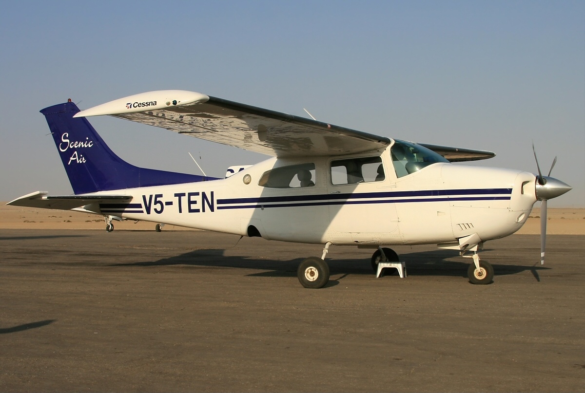 Самолет 10 5. Cessna t210. Самолет Cessna t210. Цессна 210. Cessna 210 чертеж.