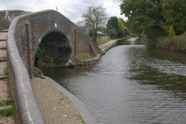 File:Coventry Canal, Stoke Heath - geograph.org.uk - 1017289.jpg