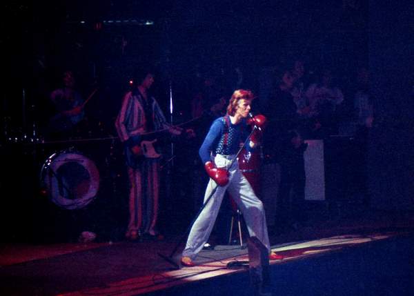 File:David Bowie, Diamond Dogs Tour.jpg