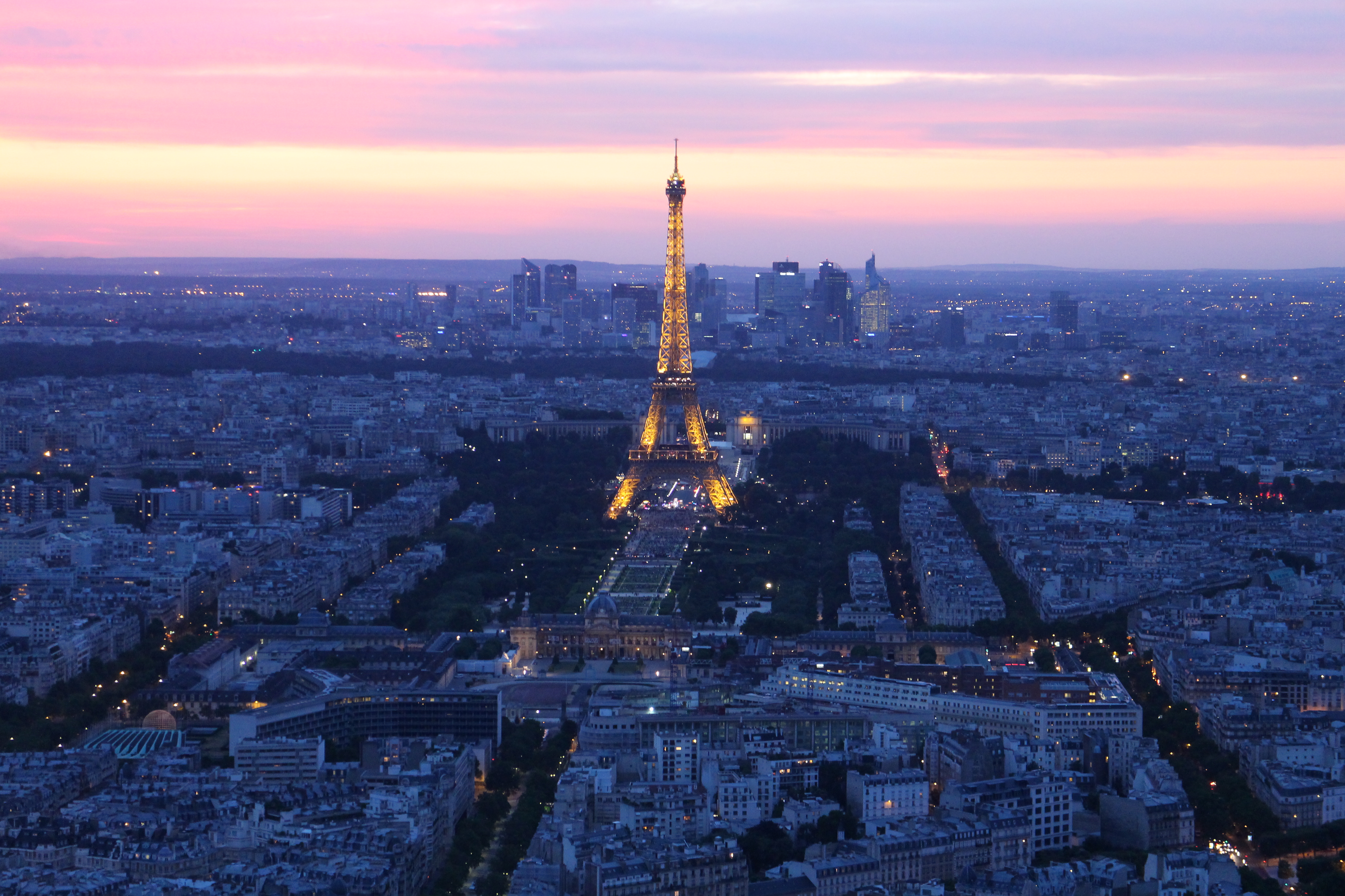 File:Eiffel Tower in Las Vegas at night.JPG - Wikimedia Commons