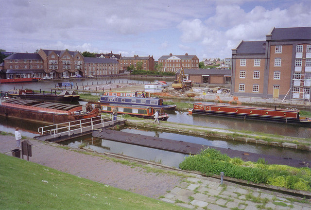 File:Ellesmere Port Boat Museum, 1995 - geograph.org.uk - 791082.jpg