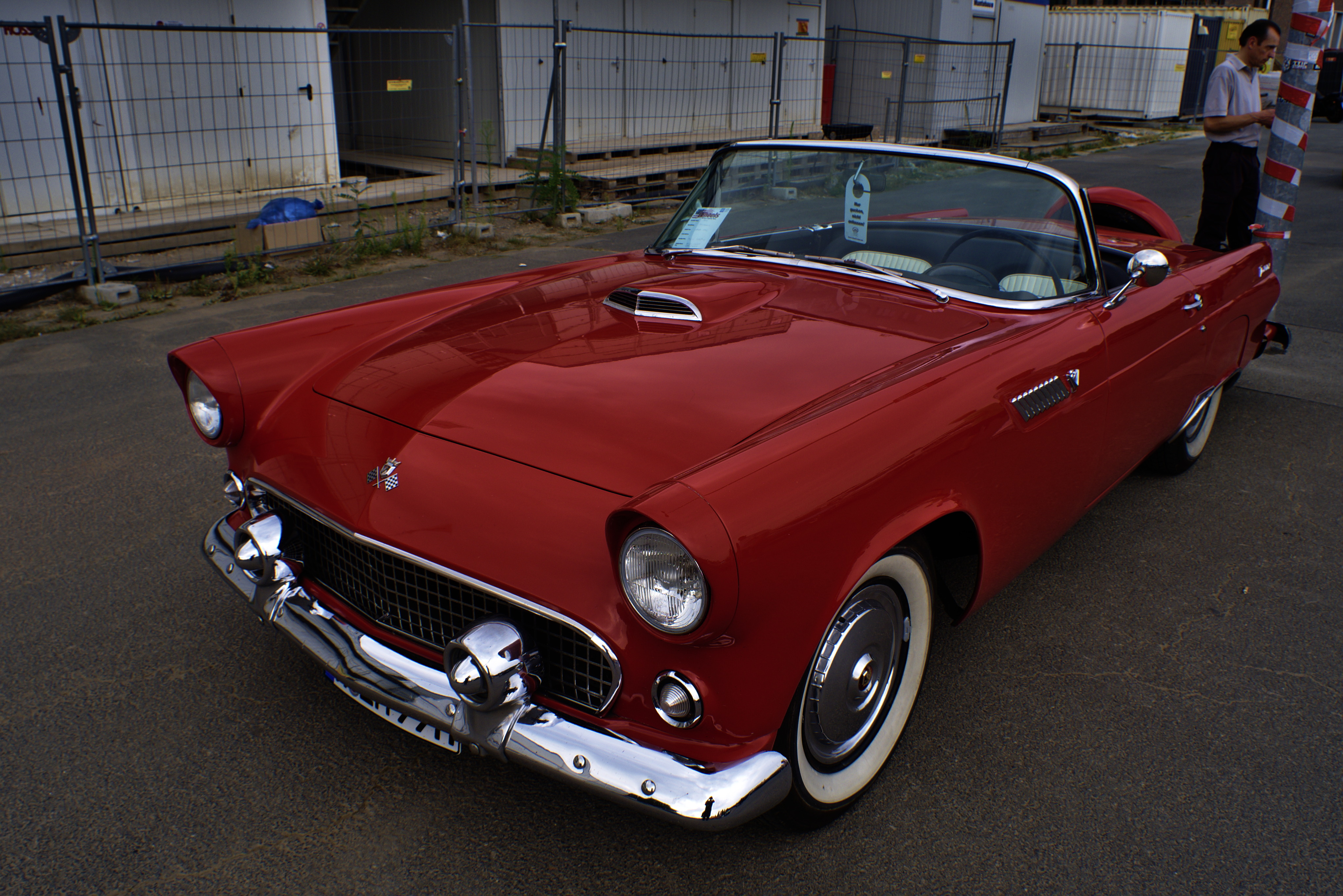 Ford Thunderbird Pink