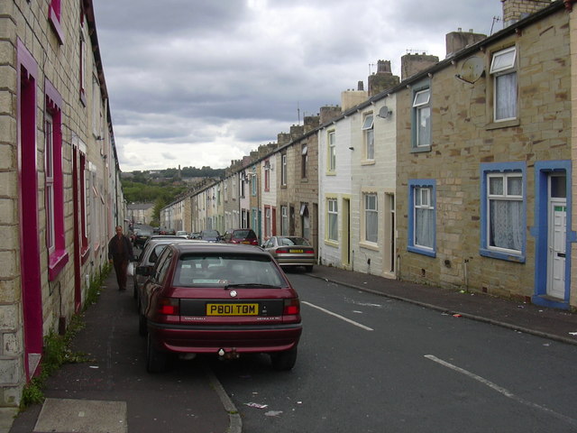 File:Gordon Street, Burnley - geograph.org.uk - 1392780.jpg