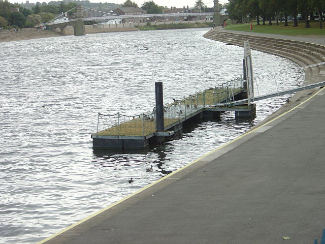 File:Landing stage - geograph.org.uk - 985395.jpg