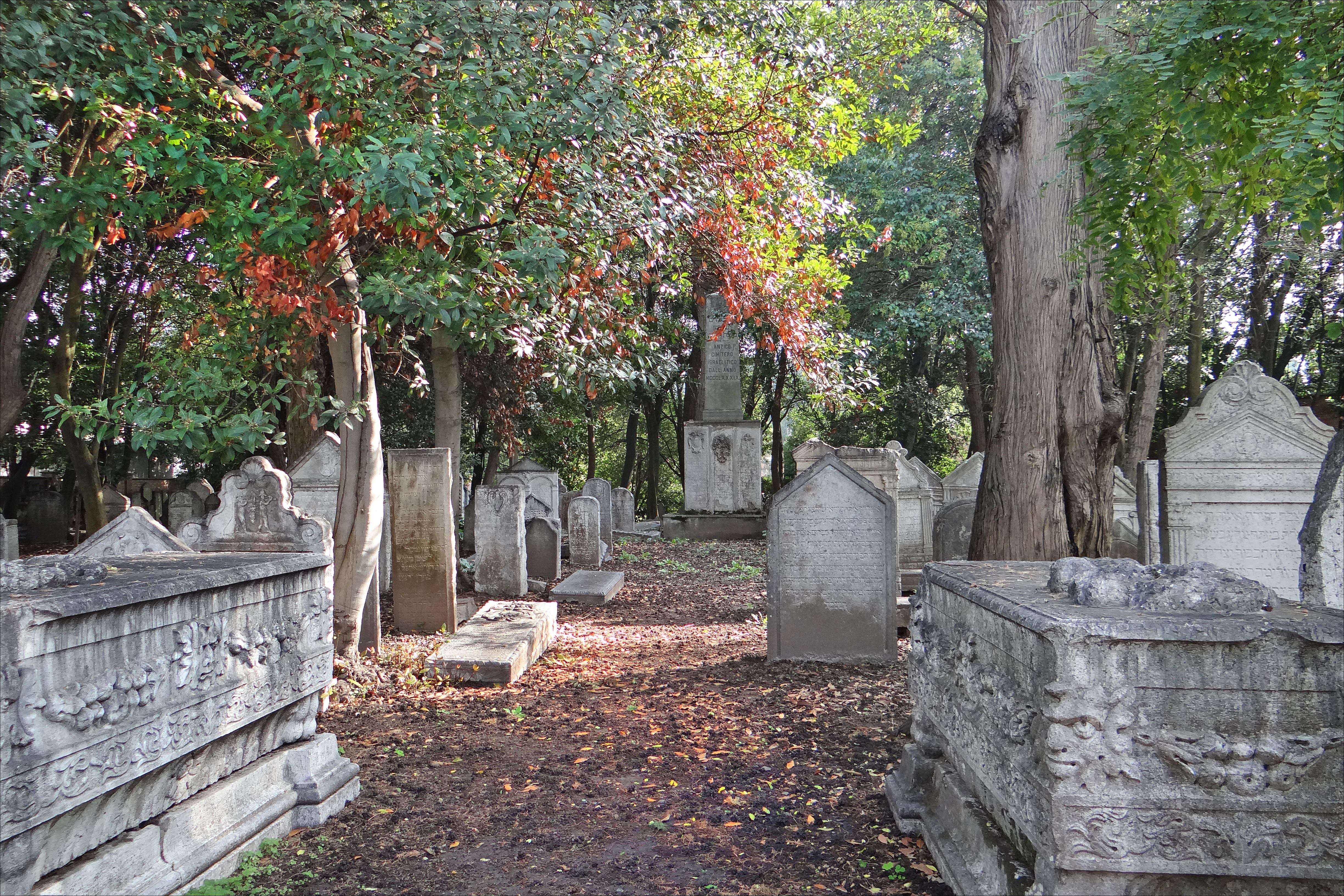 Jewish Cemetery of Venice - Judischer Friedhof - Universitas Judeorum