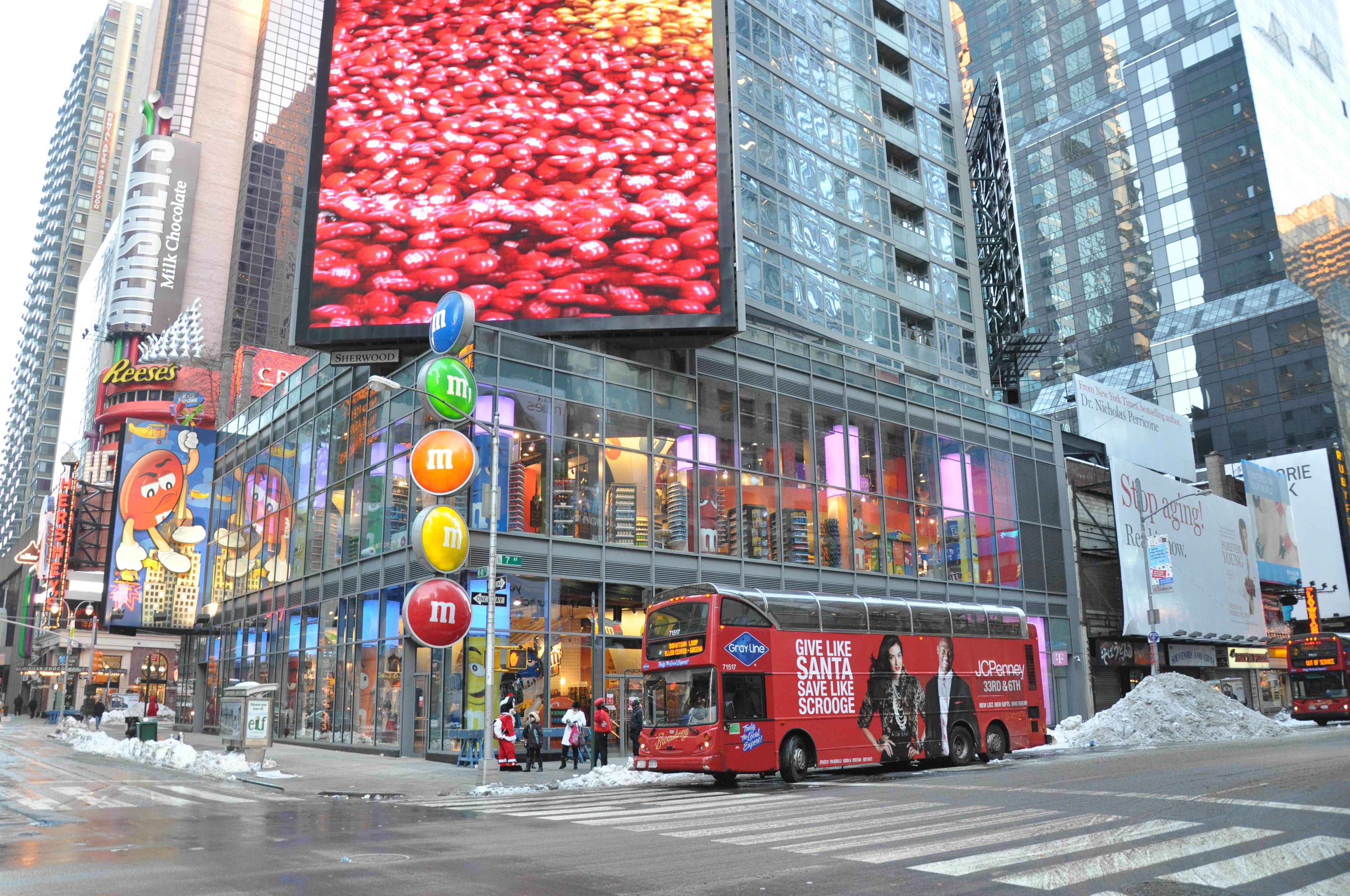 M&M'S World Has The Biggest Chocolate Wall In NYC 