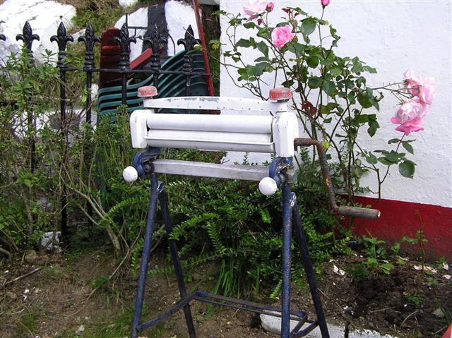 File:Mangle, Biddy and Joe's Cottage - geograph.org.uk - 1025740.jpg