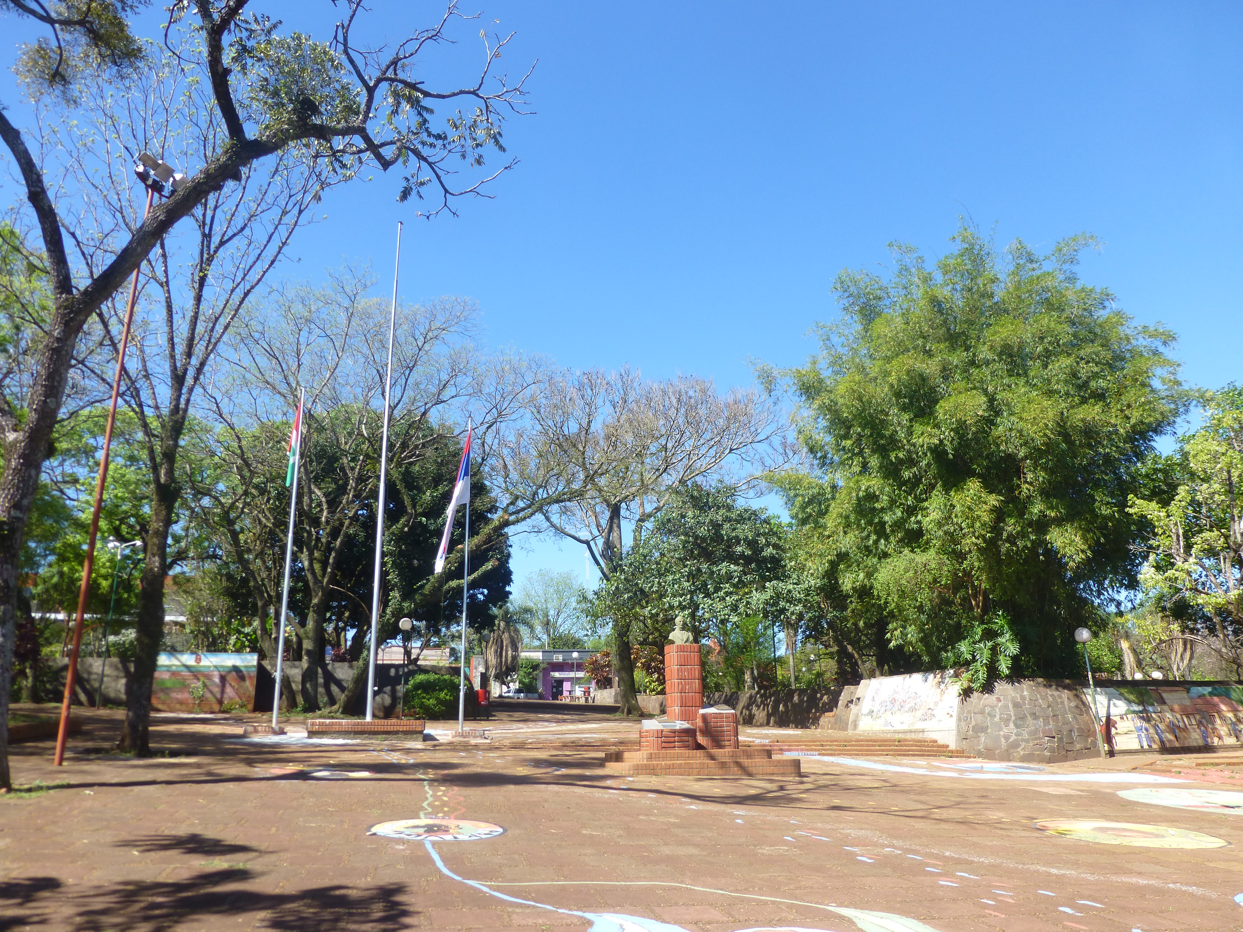 Se peleó con su pareja, se fue a pasar la noche en una plaza y cuando se despertó le habían robado la moto