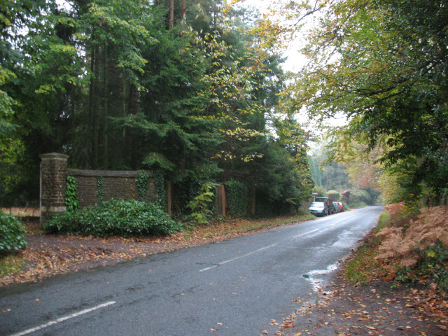 File:Munstead Heath Road, Busbridge - geograph.org.uk - 1029952.jpg