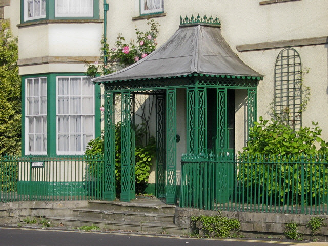 File:Porch on Cheapside, Langport - geograph.org.uk - 1131847.jpg