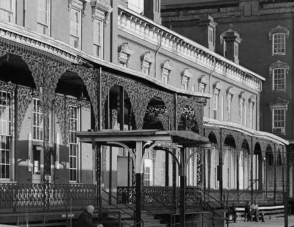 File:Queen city hotel porch.jpg