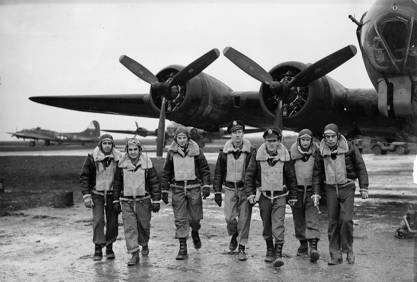 File Raf Deenethorpe 401st Bombardment Group Bomber Crew Jpg Wikimedia Commons