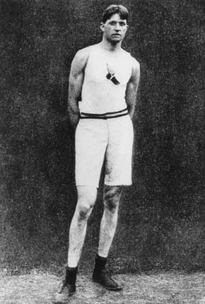 Ray Clarence Ewry tijdens de Olympische Spelen van 1900