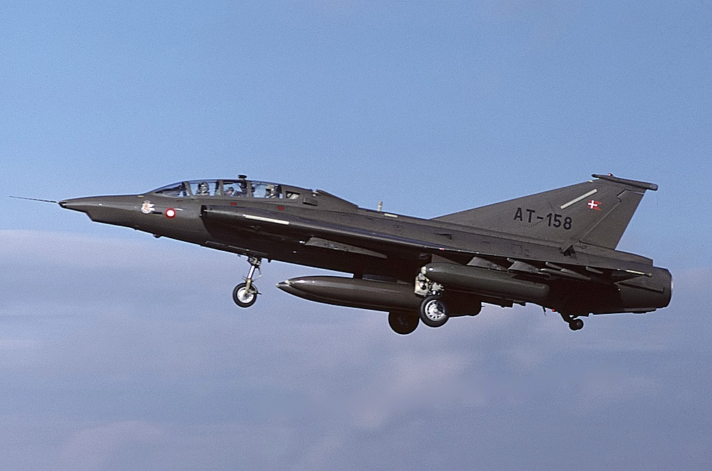 Saab_TF-35_Draken,_Denmark_-_Air_Force_A