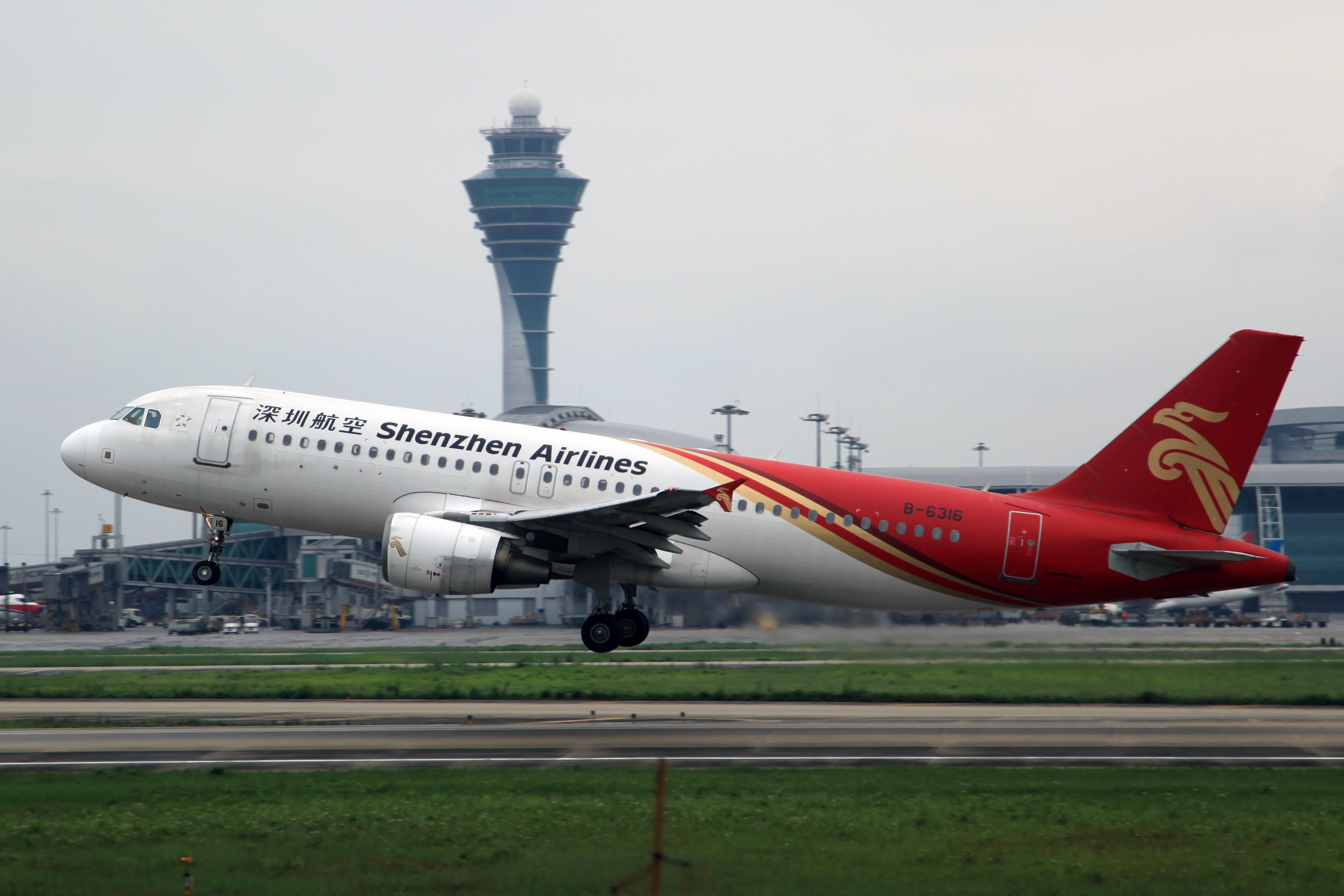 Shenzhen airlines. Логотипы Hainan Airlines и Шэньчжэньского аэропорта.