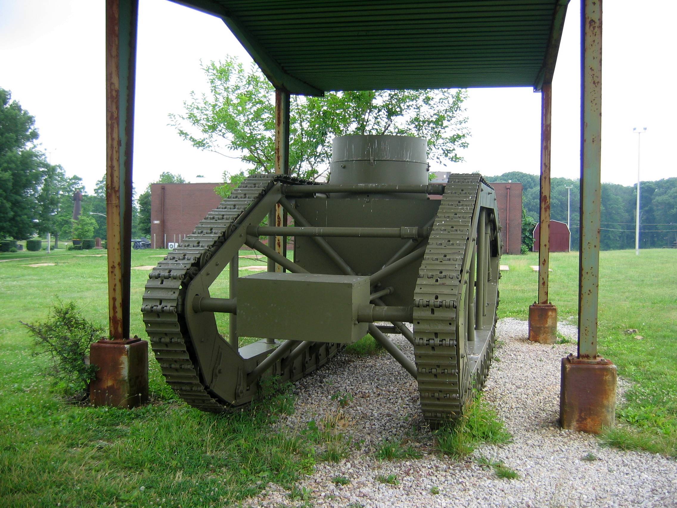 Когда появились первые танки. Самый первый танк в мире. Танк-скелет танк. Танк Линкольн -1. Ромбовидный танк.