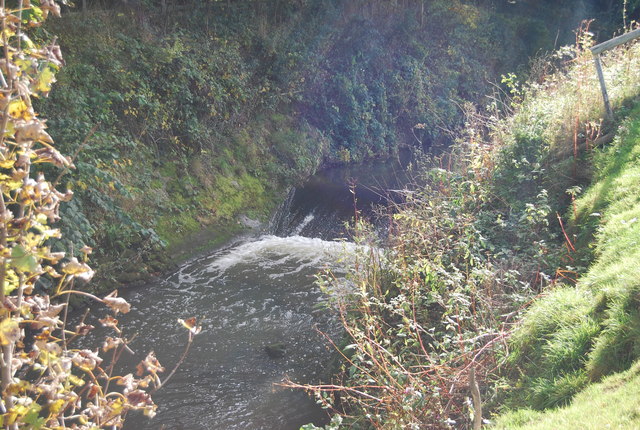 File:Small weir on the River Medway - geograph.org.uk - 1550139.jpg