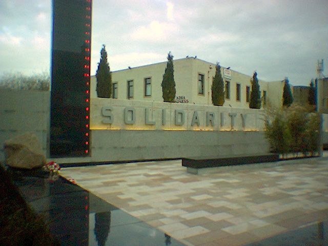 File:Solidarity Plaza - geograph.org.uk - 375992.jpg