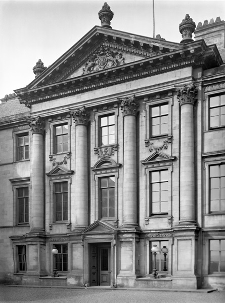 File:South Front - Hamilton Palace.jpg