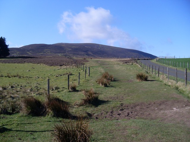 The path to Tinto Hill - geograph.org.uk - 1257407