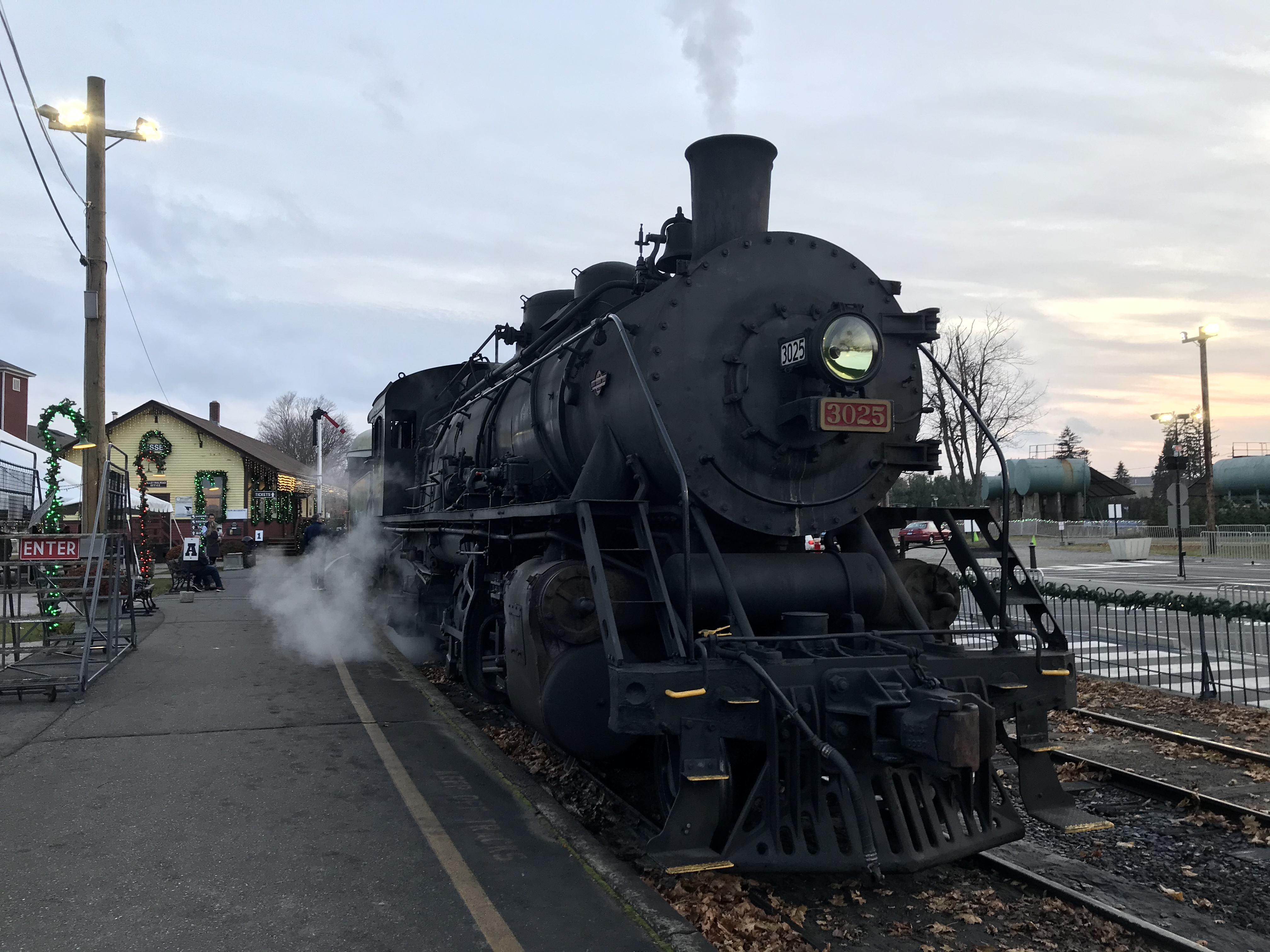 Valley_Railroad_3025_at_Essex_November_1