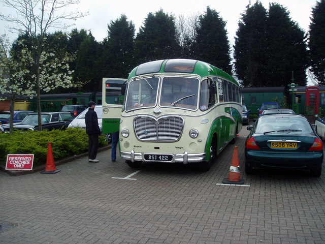 File:Vintage coach at Alresford - geograph.org.uk - 859075.jpg