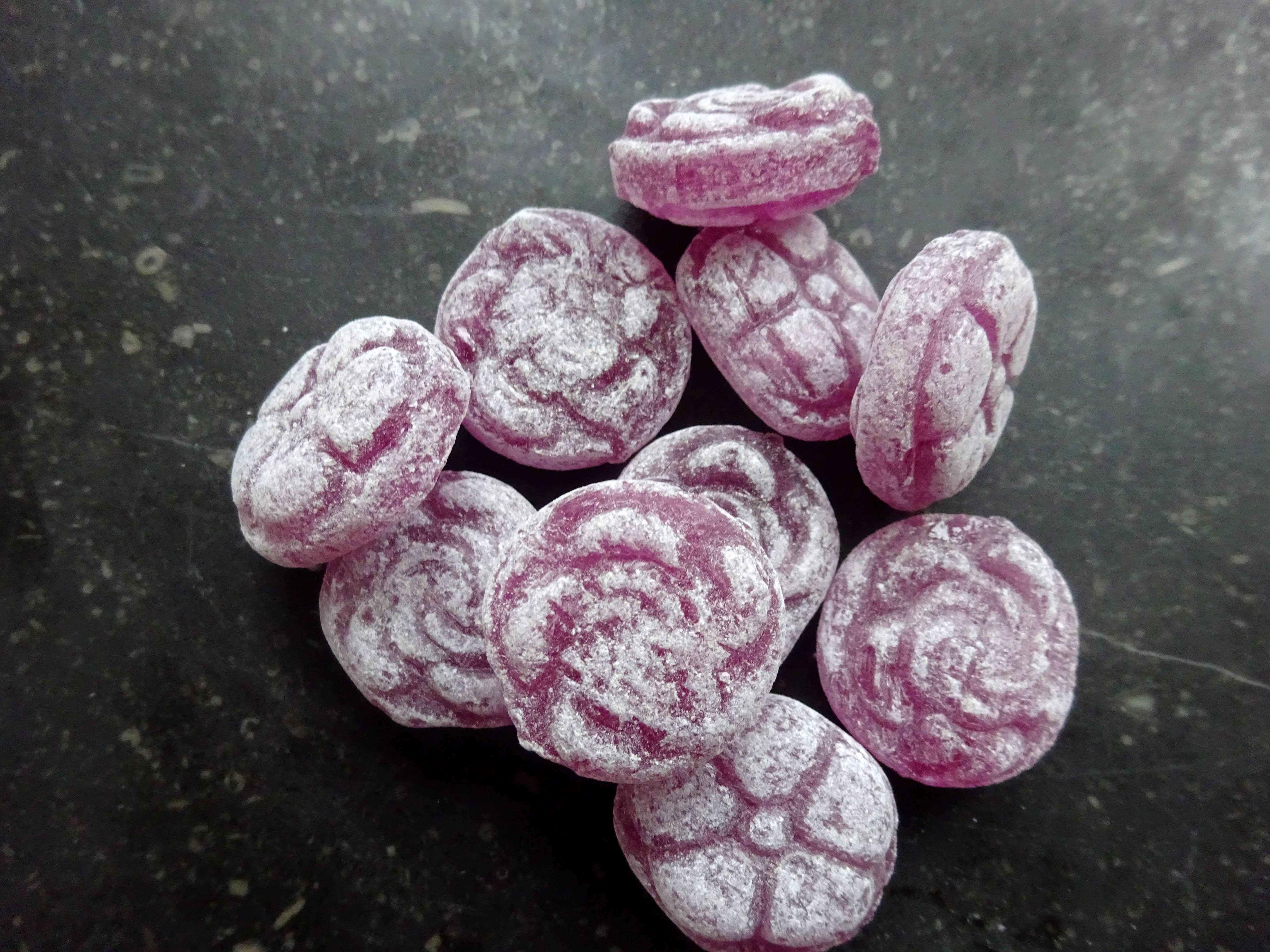 Mini violettes  D'gomme Confiserie (Waremme - Liège, Belgique)